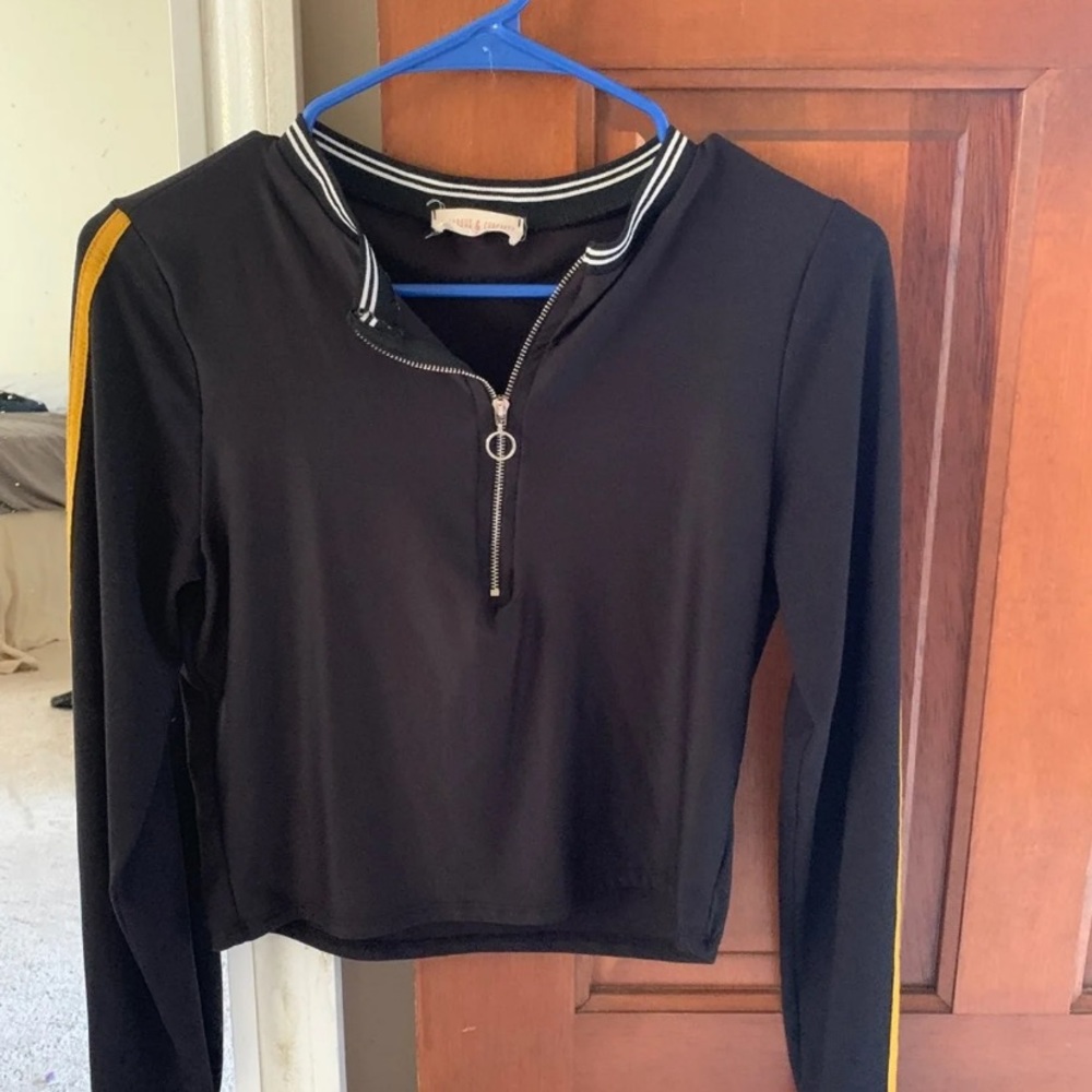 Black long sleeve Crop Top